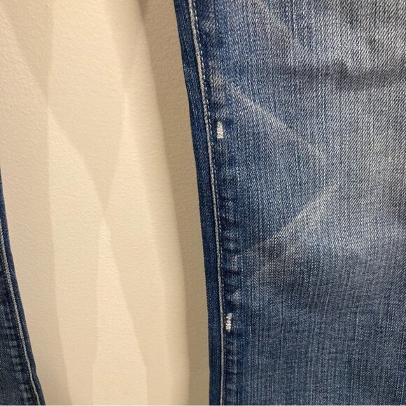 7 FOR ALL MANKIND Sz 26 Rocker Distressed Mid-Wash Wiskering Low Rise Jeans - Picture 5 of 16